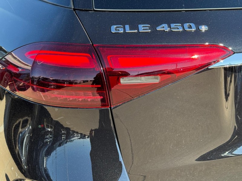 Mercedes-Benz GLE Vehicle Full-screen Gallery Image 4