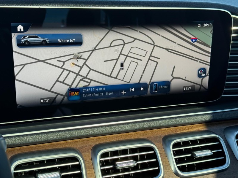 Mercedes-Benz GLE Vehicle Full-screen Gallery Image 13