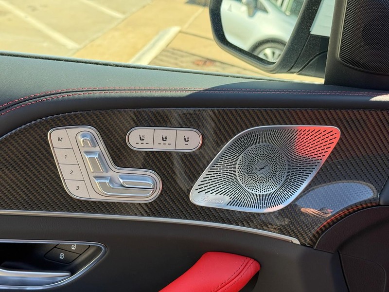 Mercedes-Benz GLE Vehicle Full-screen Gallery Image 13