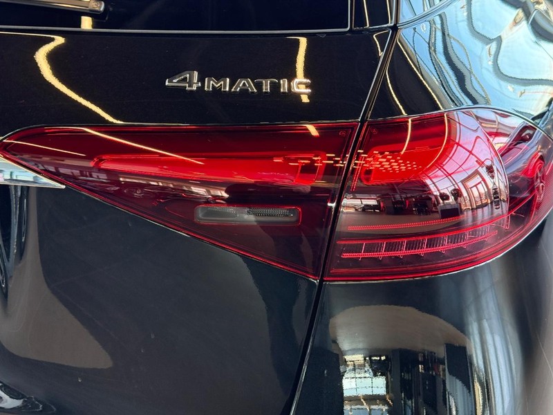 Mercedes-Benz GLE Vehicle Full-screen Gallery Image 5