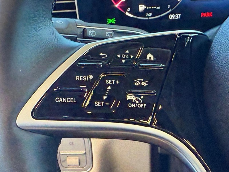 Mercedes-Benz GLE Vehicle Full-screen Gallery Image 11