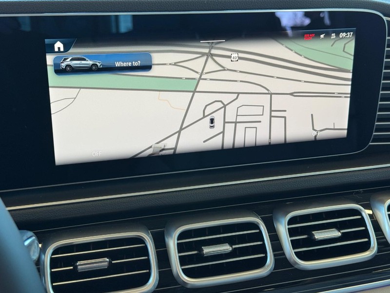 Mercedes-Benz GLE Vehicle Full-screen Gallery Image 14