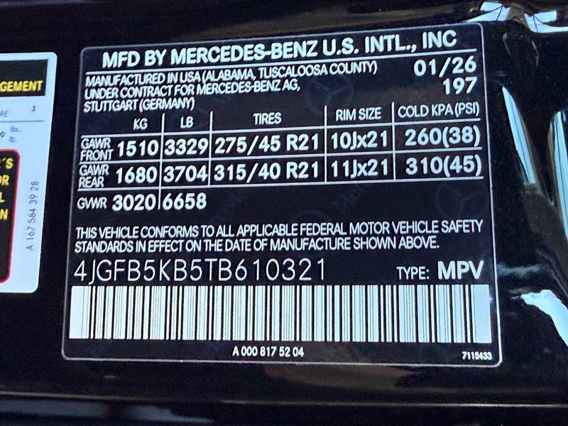 Mercedes-Benz GLE Vehicle Full-screen Gallery Image 23