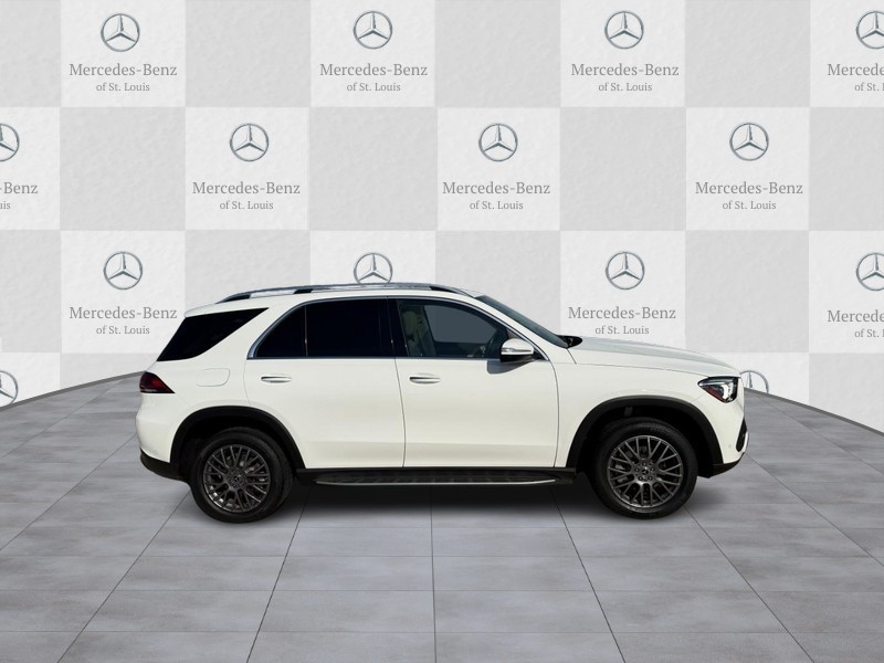 Mercedes-Benz GLE Vehicle Full-screen Gallery Image 2