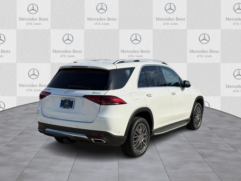 Mercedes-Benz GLE Vehicle Full-screen Gallery Image 3