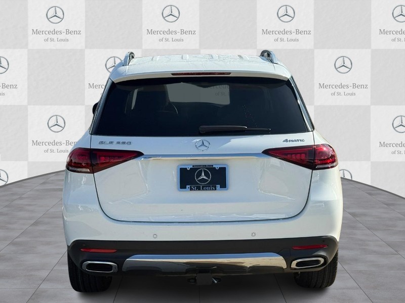 Mercedes-Benz GLE Vehicle Full-screen Gallery Image 5