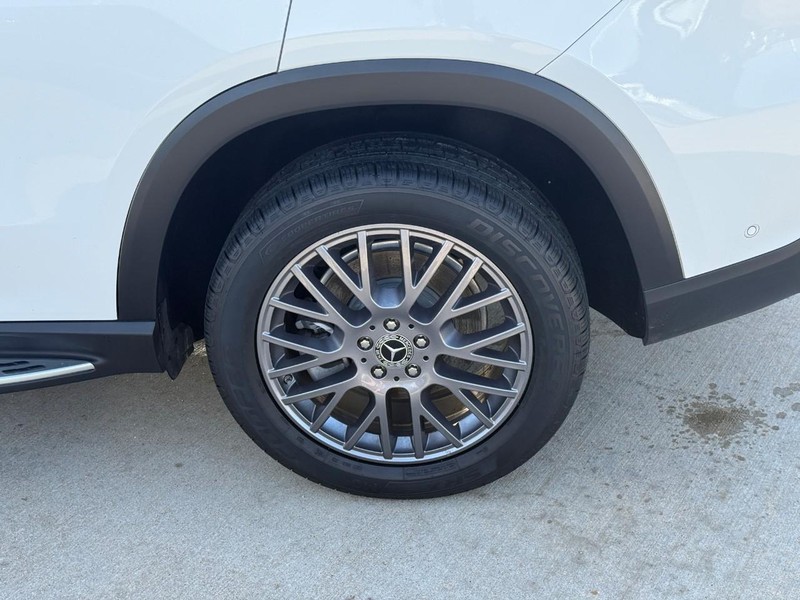 Mercedes-Benz GLE Vehicle Full-screen Gallery Image 9