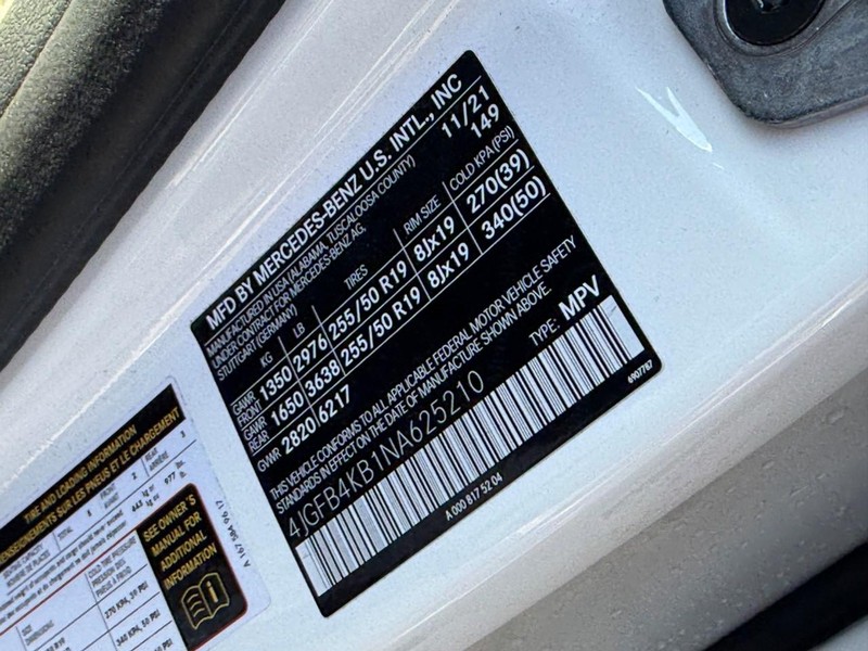 Mercedes-Benz GLE Vehicle Full-screen Gallery Image 28