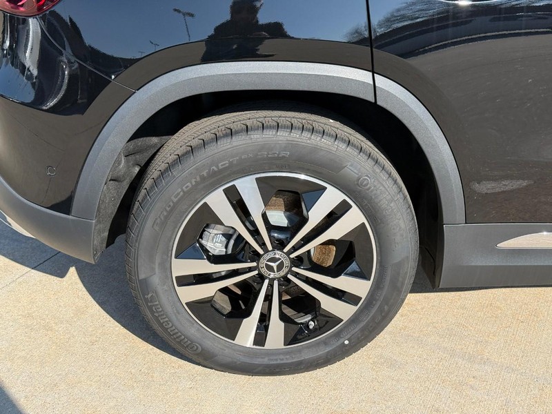 Mercedes-Benz GLA Vehicle Full-screen Gallery Image 6