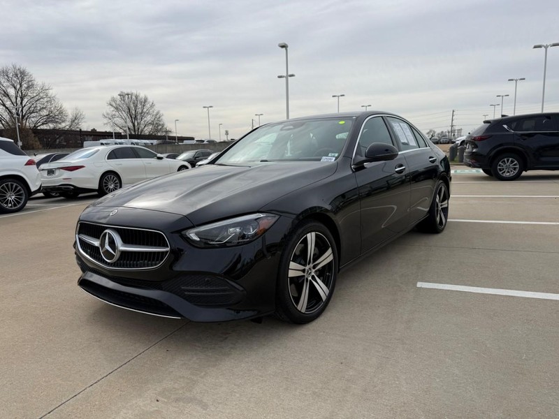 Mercedes-Benz C-Class Vehicle Full-screen Gallery Image 05