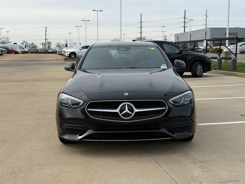 Mercedes-Benz C-Class Vehicle Full-screen Gallery Image 06