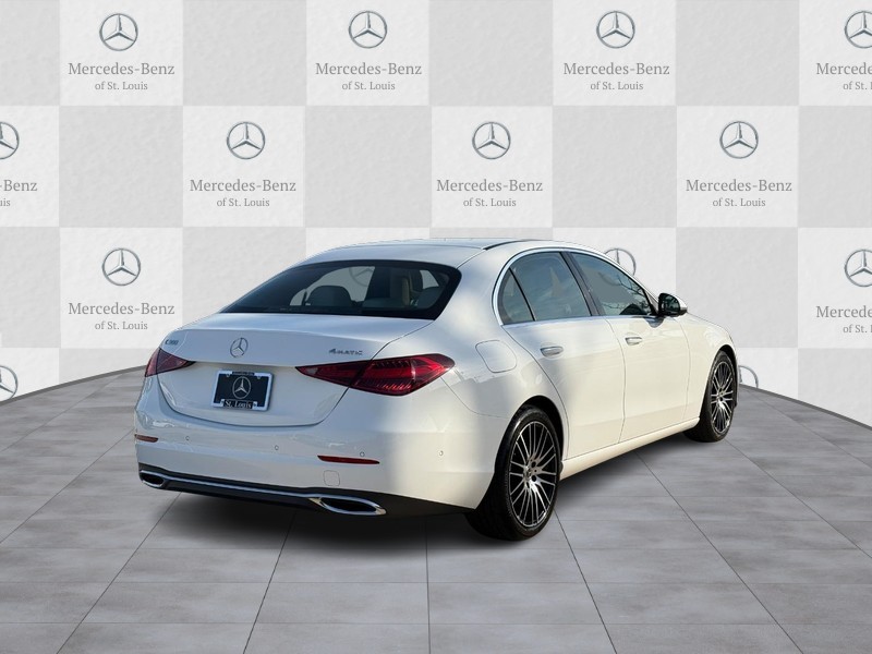Mercedes-Benz C-Class Vehicle Full-screen Gallery Image 03