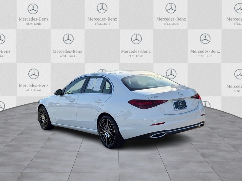 Mercedes-Benz C-Class Vehicle Full-screen Gallery Image 04