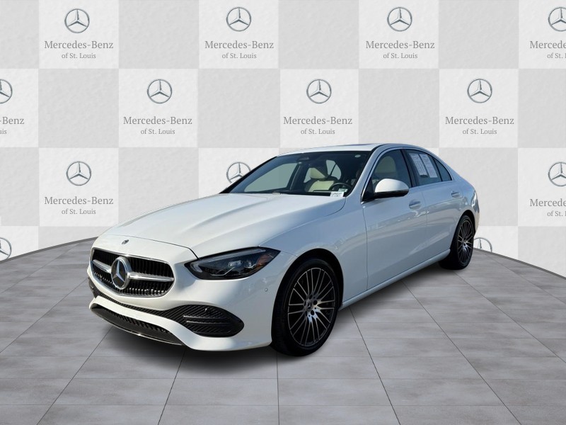 Mercedes-Benz C-Class Vehicle Full-screen Gallery Image 05