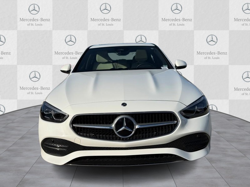 Mercedes-Benz C-Class Vehicle Full-screen Gallery Image 07