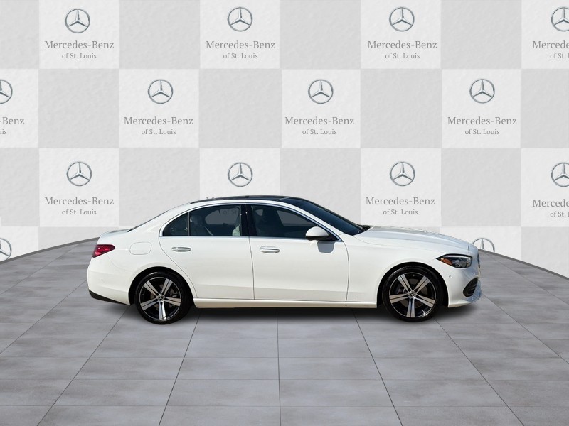 Mercedes-Benz C-Class Vehicle Full-screen Gallery Image 2