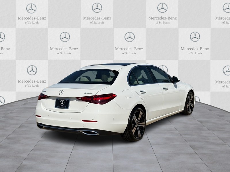 Mercedes-Benz C-Class Vehicle Full-screen Gallery Image 3