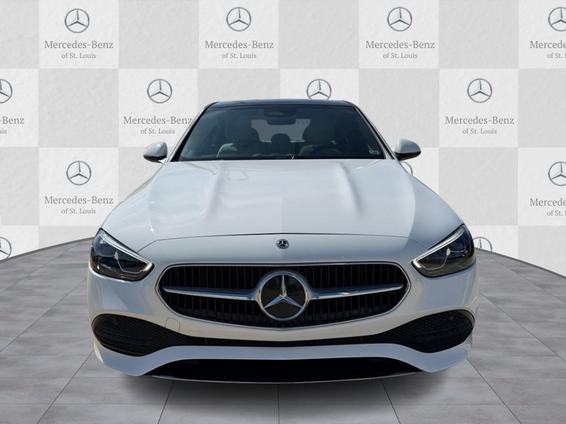 Mercedes-Benz C-Class Vehicle Full-screen Gallery Image 5