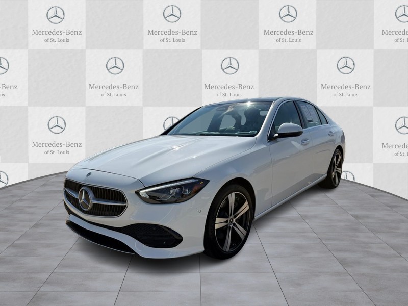 Mercedes-Benz C-Class Vehicle Full-screen Gallery Image 6