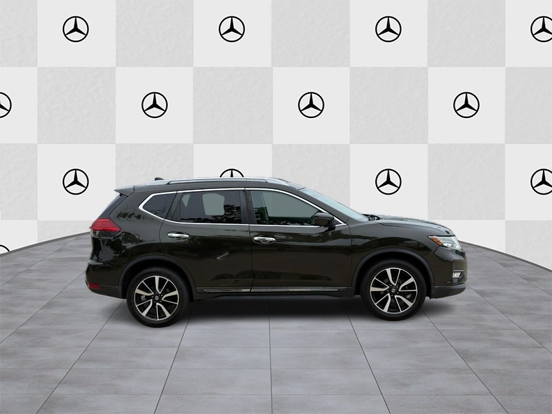 Nissan Rogue Vehicle Full-screen Gallery Image 2