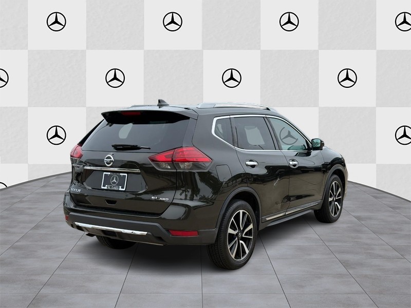 Nissan Rogue Vehicle Full-screen Gallery Image 3