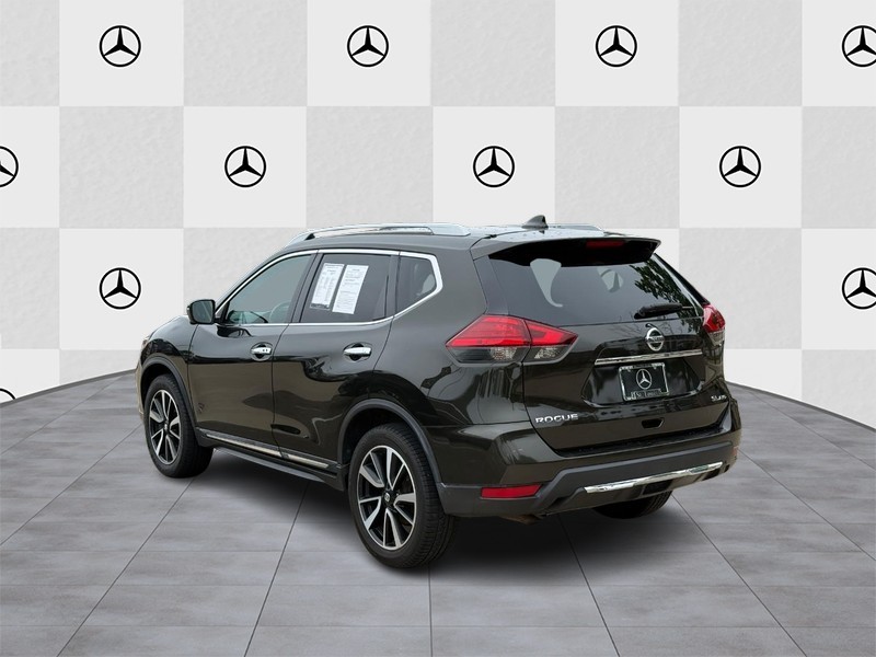 Nissan Rogue Vehicle Full-screen Gallery Image 4