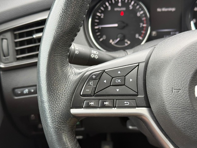 Nissan Rogue Vehicle Full-screen Gallery Image 19