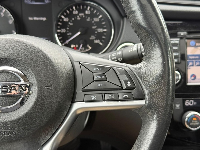 Nissan Rogue Vehicle Full-screen Gallery Image 20