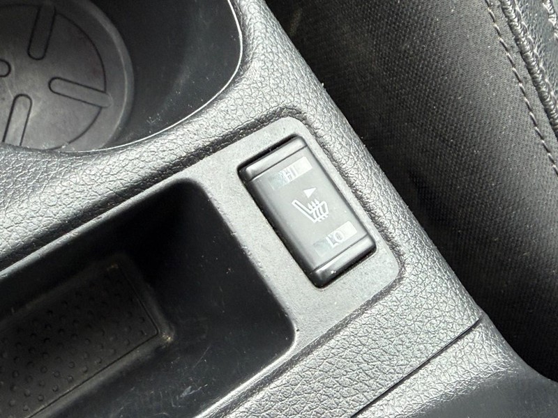 Nissan Rogue Vehicle Full-screen Gallery Image 23