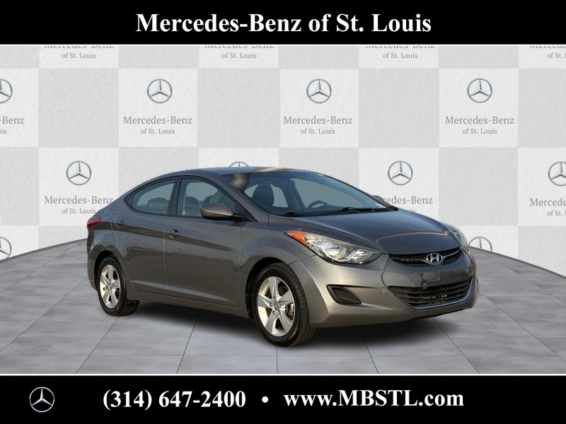 Hyundai Elantra Vehicle Full-screen Gallery Image 01