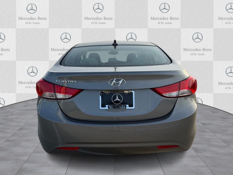 Hyundai Elantra Vehicle Full-screen Gallery Image 04