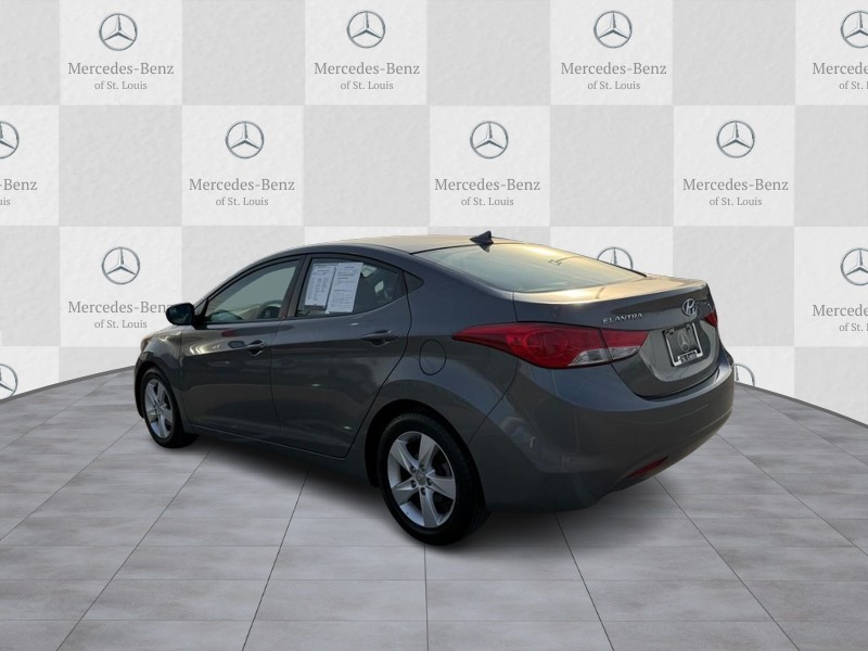 Hyundai Elantra Vehicle Full-screen Gallery Image 05
