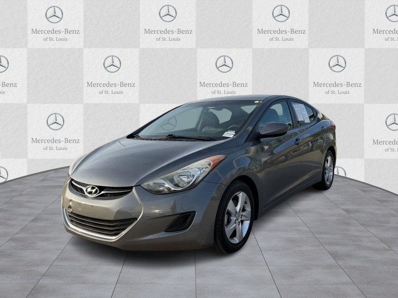 Hyundai Elantra Vehicle Full-screen Gallery Image 06