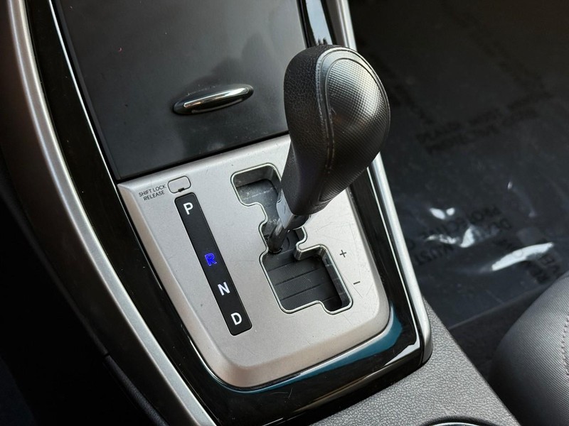 Hyundai Elantra Vehicle Full-screen Gallery Image 21