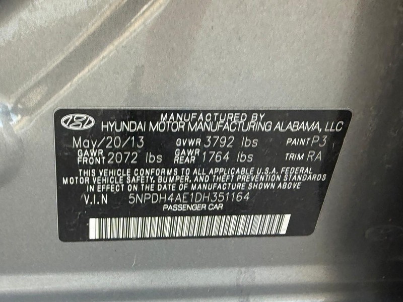 Hyundai Elantra Vehicle Full-screen Gallery Image 22