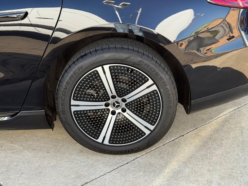 Mercedes-Benz EQS Vehicle Full-screen Gallery Image 08