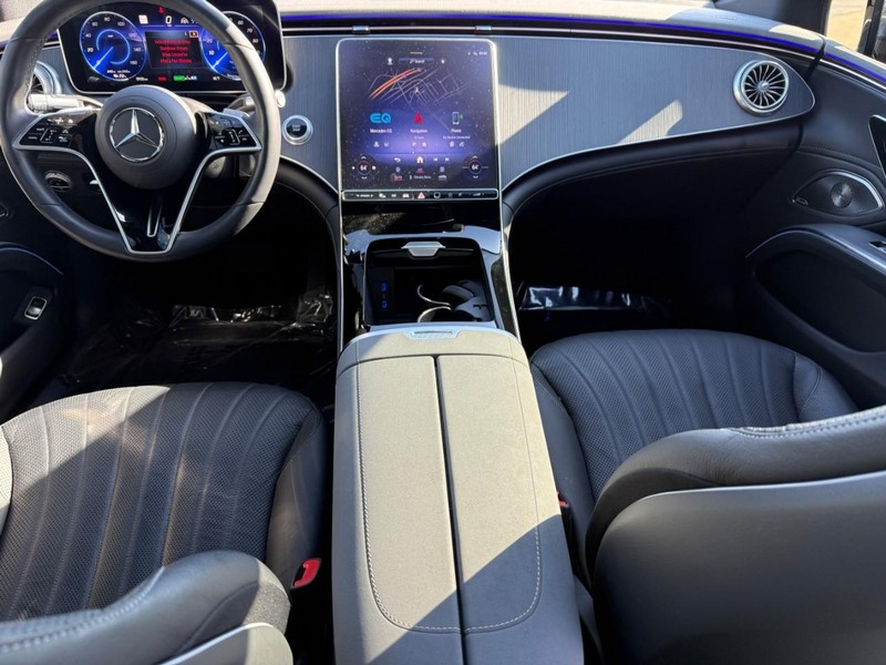 Mercedes-Benz EQS Vehicle Full-screen Gallery Image 10