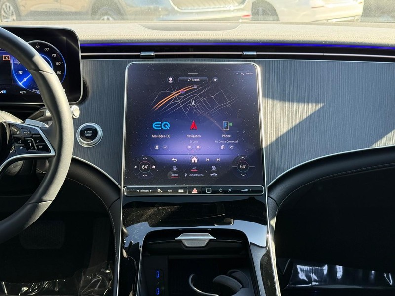 Mercedes-Benz EQS Vehicle Full-screen Gallery Image 12