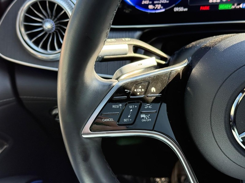 Mercedes-Benz EQS Vehicle Full-screen Gallery Image 17