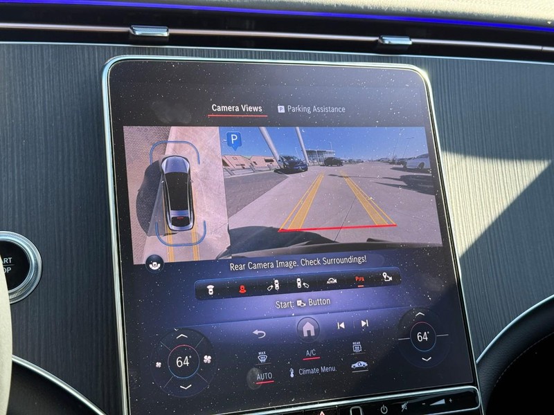 Mercedes-Benz EQS Vehicle Full-screen Gallery Image 19