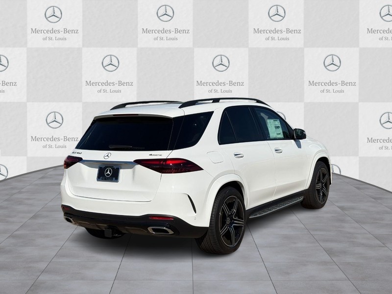 Mercedes-Benz GLE Vehicle Full-screen Gallery Image 3