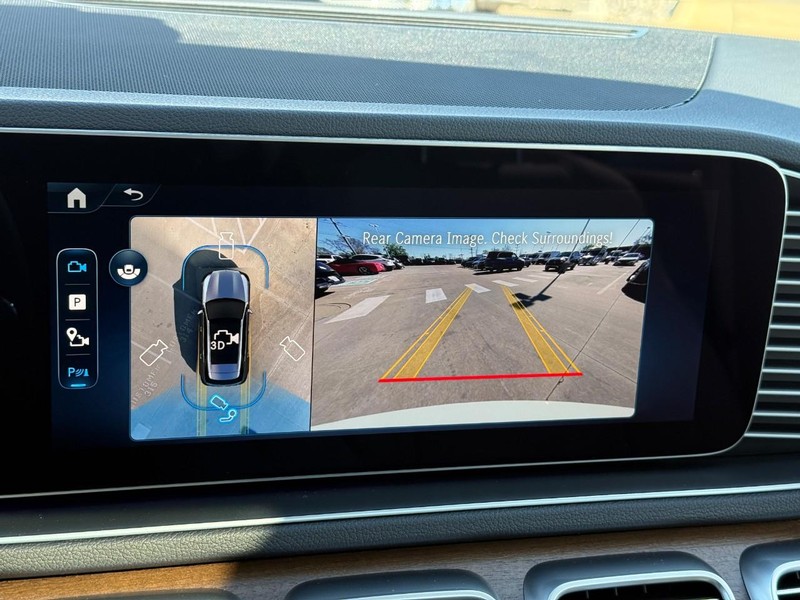 Mercedes-Benz GLE Vehicle Full-screen Gallery Image 19