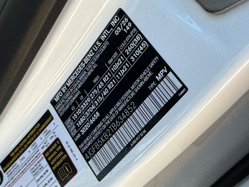 Mercedes-Benz GLE Vehicle Full-screen Gallery Image 20