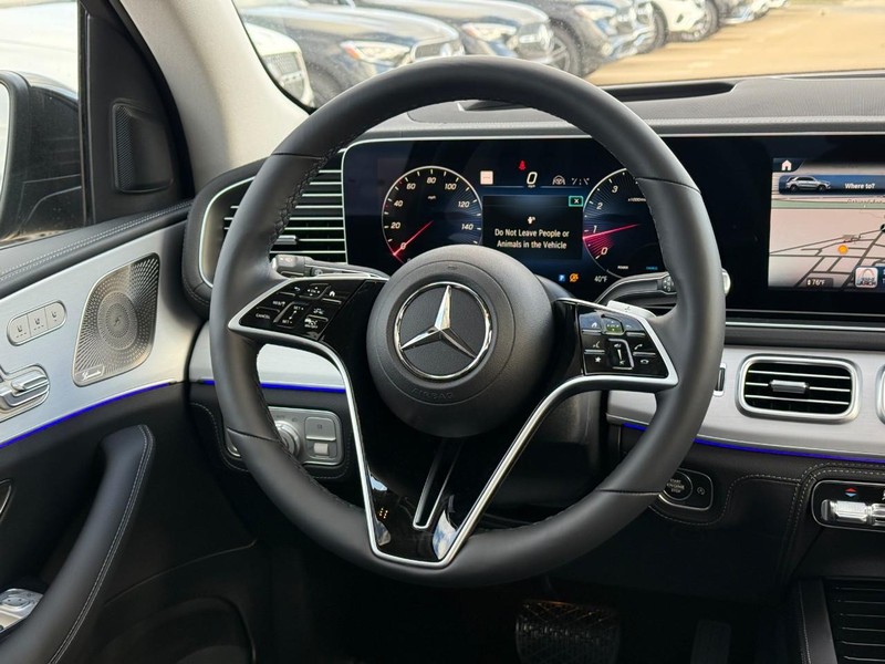 Mercedes-Benz GLE Vehicle Full-screen Gallery Image 9