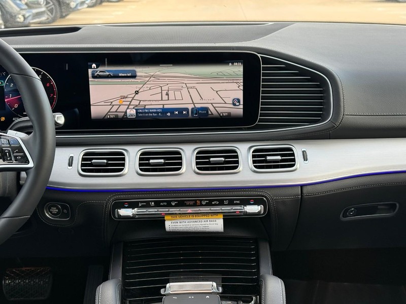 Mercedes-Benz GLE Vehicle Full-screen Gallery Image 10