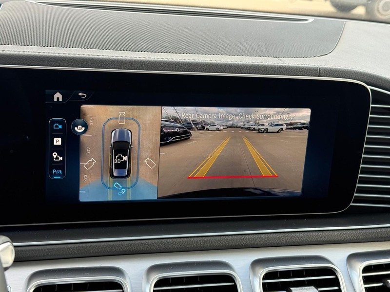 Mercedes-Benz GLE Vehicle Full-screen Gallery Image 20