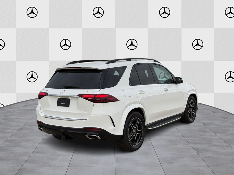 Mercedes-Benz GLE Vehicle Full-screen Gallery Image 3
