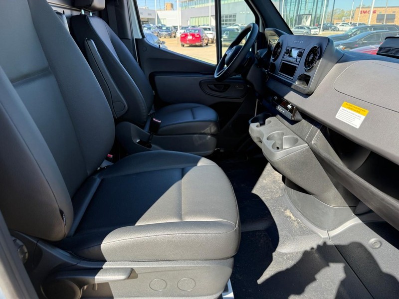 Mercedes-Benz Sprinter Cargo Van Vehicle Full-screen Gallery Image 6