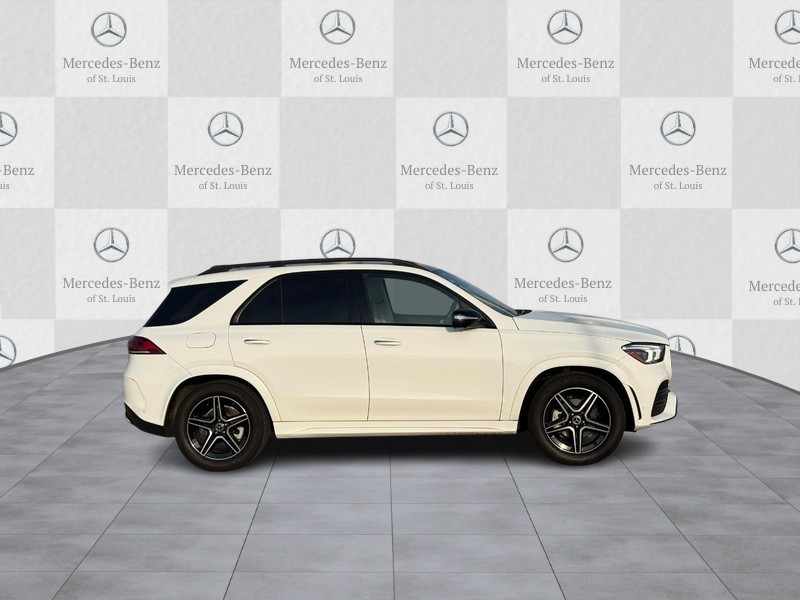 Mercedes-Benz GLE Vehicle Full-screen Gallery Image 2
