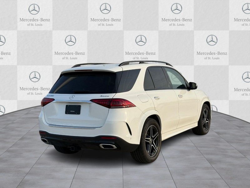 Mercedes-Benz GLE Vehicle Full-screen Gallery Image 3